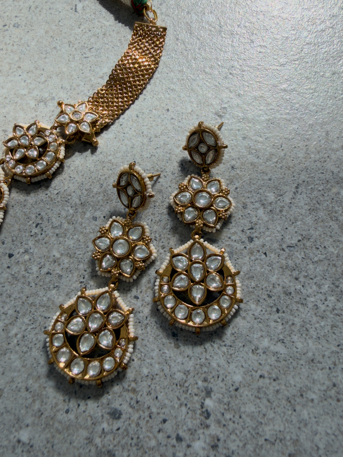 ANIRAA CHOKER SET
