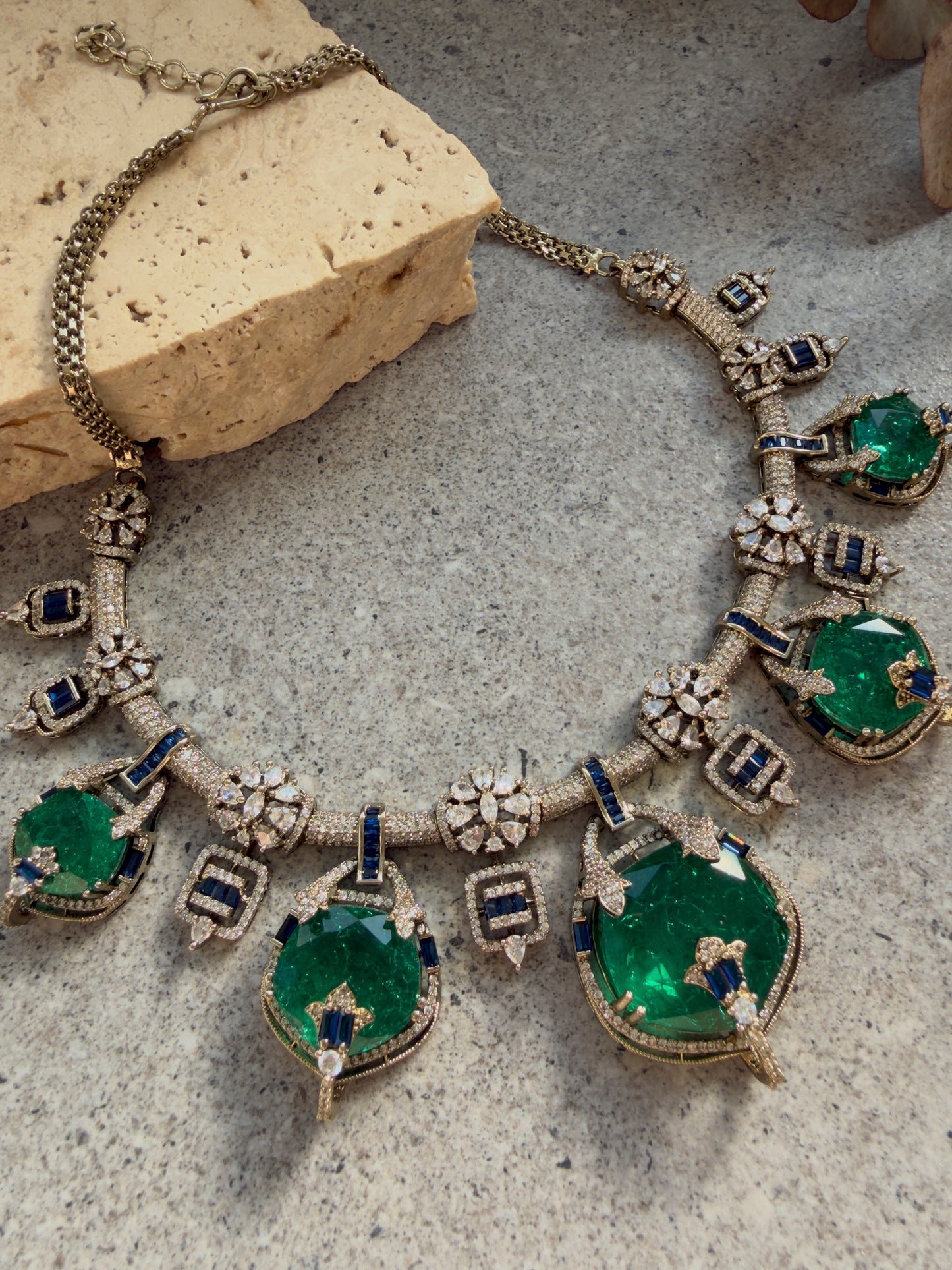 IRADA NECKLACE SET