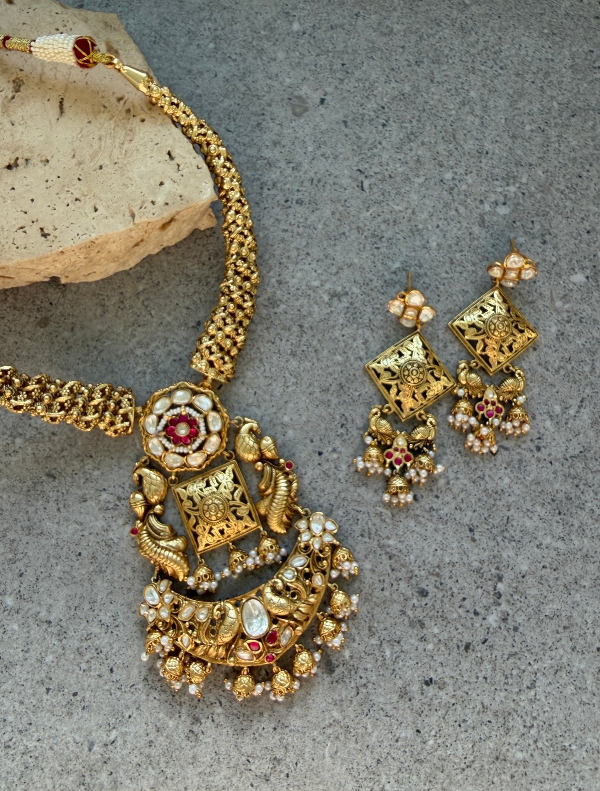 SHARVI HASLI NECKLACE SET