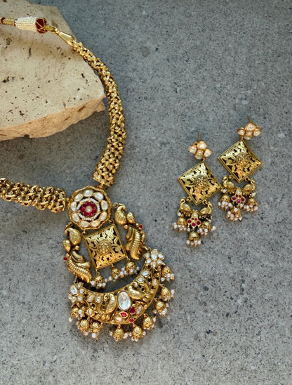 SHARVI HASLI NECKLACE SET