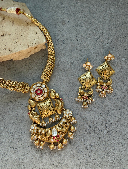 SHARVI HASLI NECKLACE SET