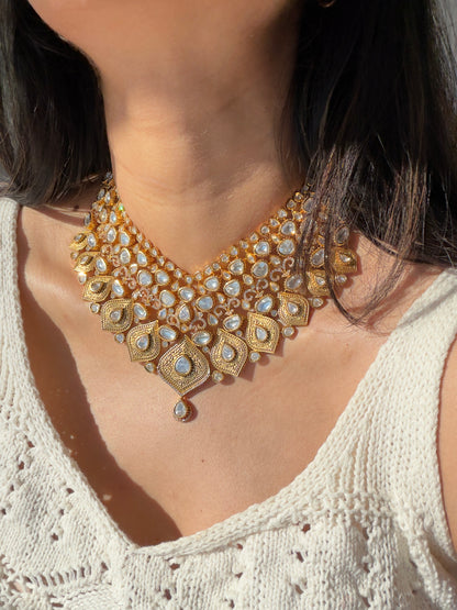 YUMI NECKLACE SET WITH TIKKA