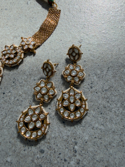 ANIRAA CHOKER SET