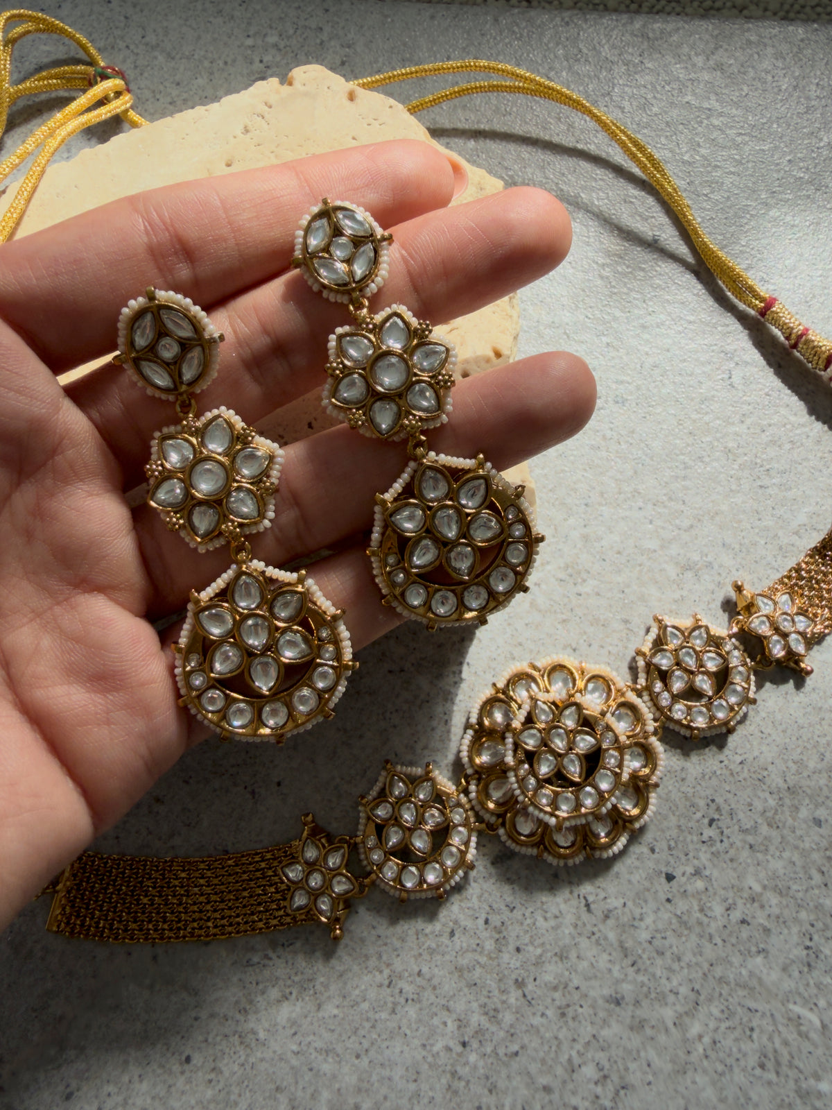 ANIRAA CHOKER SET