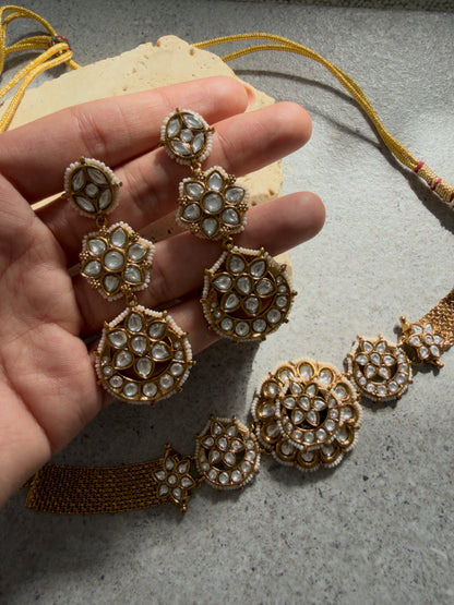 ANIRAA CHOKER SET