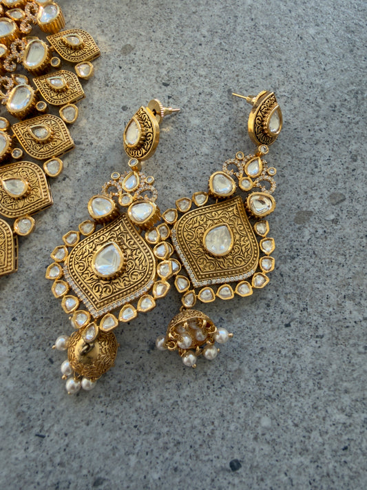 YUMI NECKLACE SET WITH TIKKA