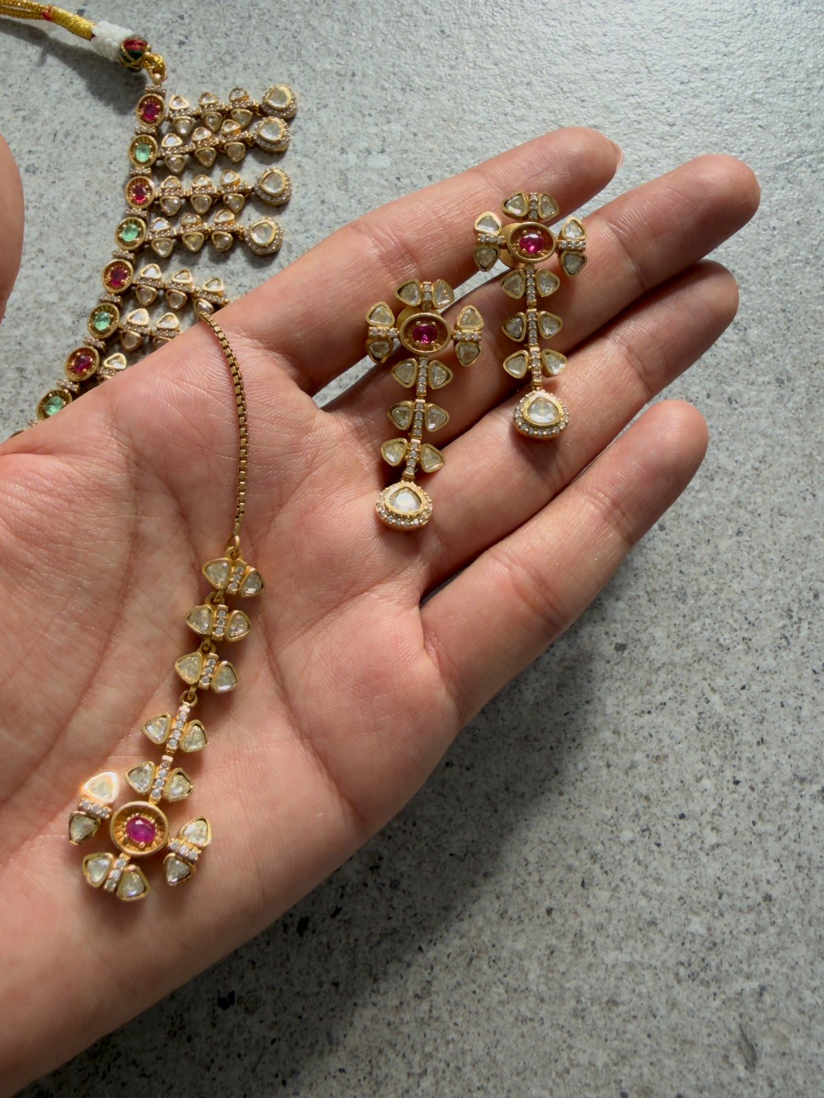 KAIIRA NECKLACE SET WITH TIKKA