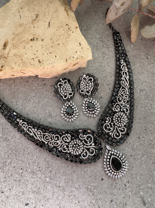 ISARA NECKLACE SET