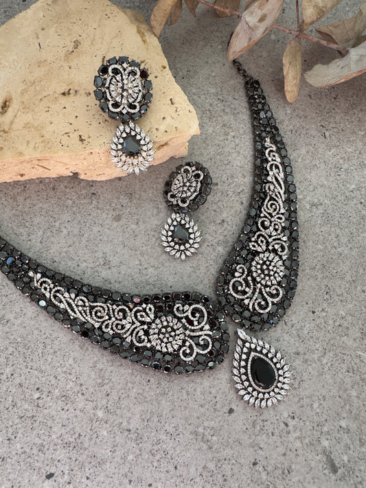 ISARA NECKLACE SET