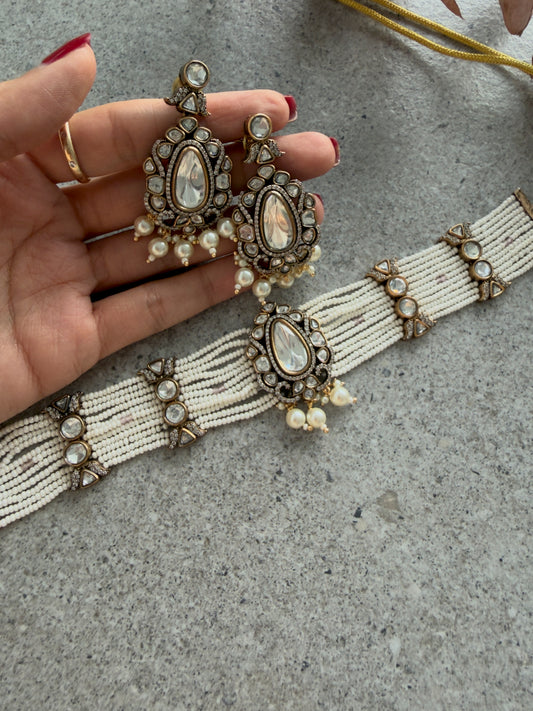 TIYA CHOKER SET