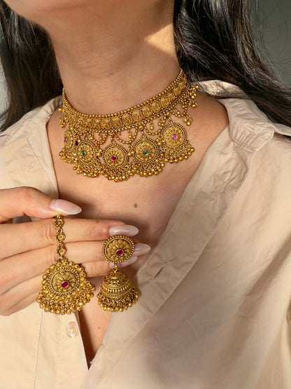 ADIRA NECKLACE SET WITH TIKKA