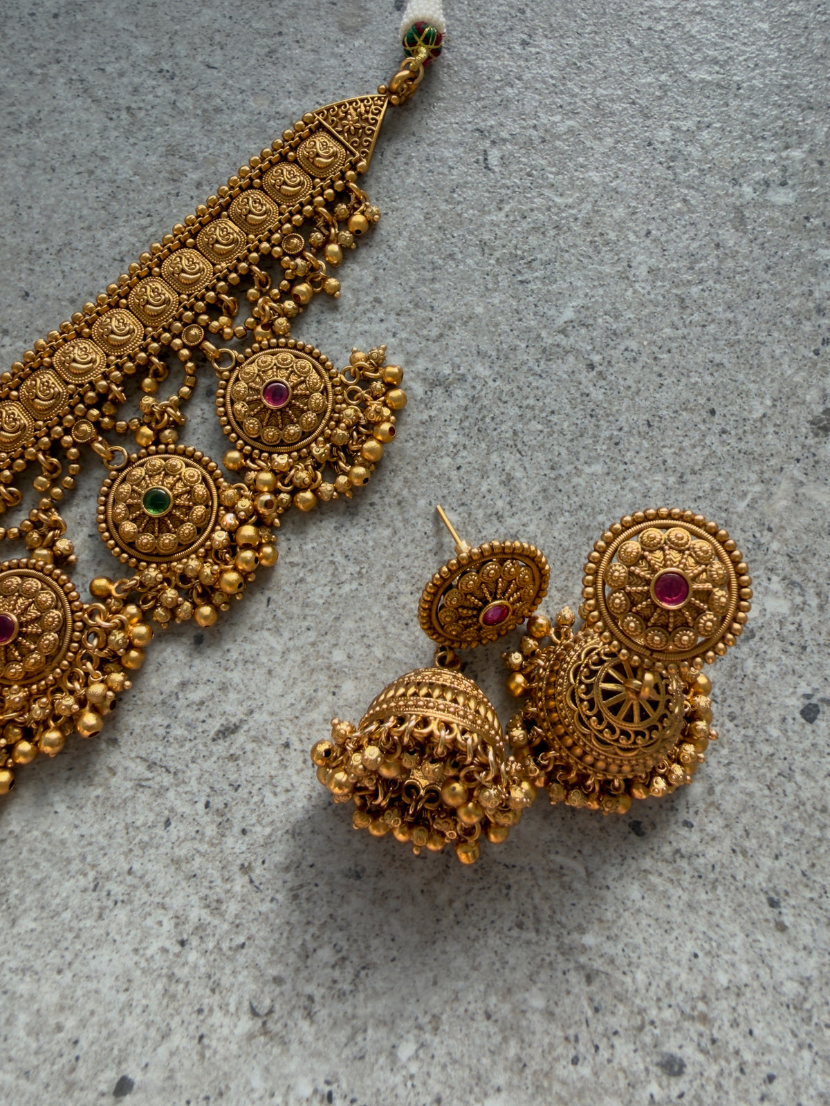 ADIRA NECKLACE SET WITH TIKKA