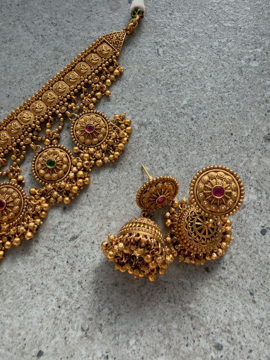 ADIRA NECKLACE SET WITH TIKKA