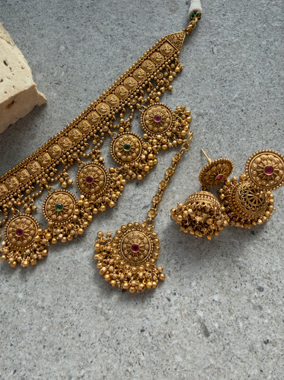 ADIRA NECKLACE SET WITH TIKKA