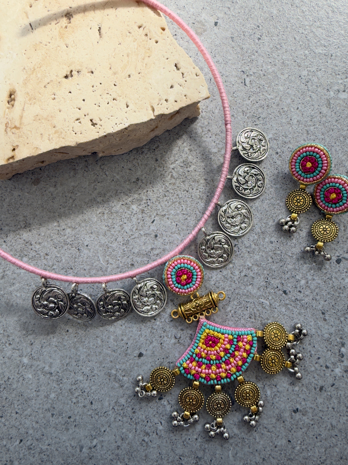 NYELLE NECKLACE WITH EARRINGS