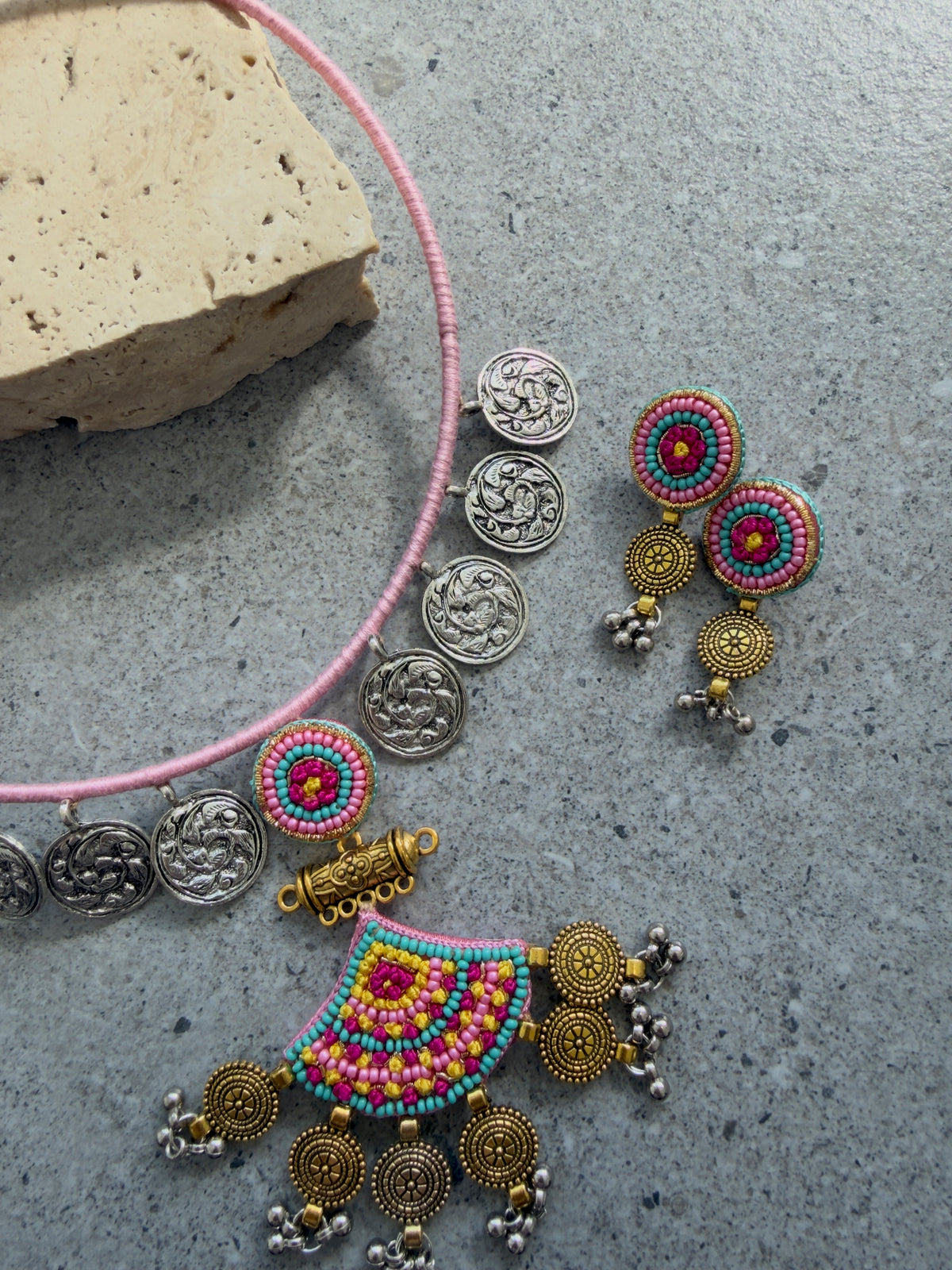 NYELLE NECKLACE WITH EARRINGS