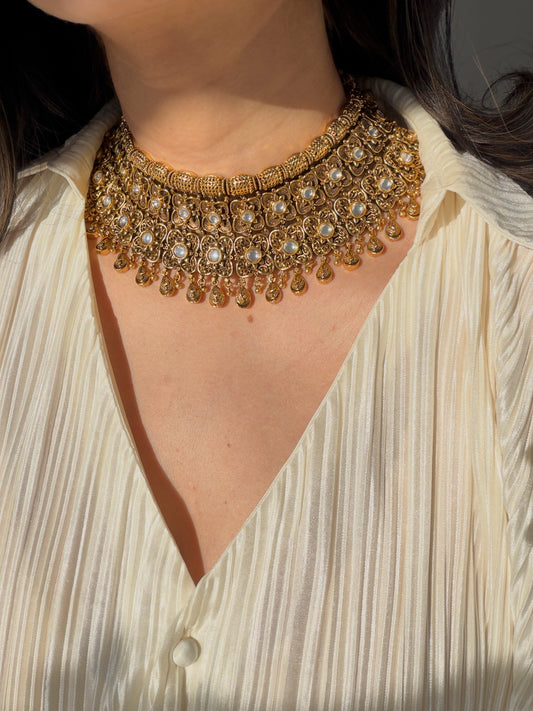 SANA NECKLACE SET WITH TIKKA