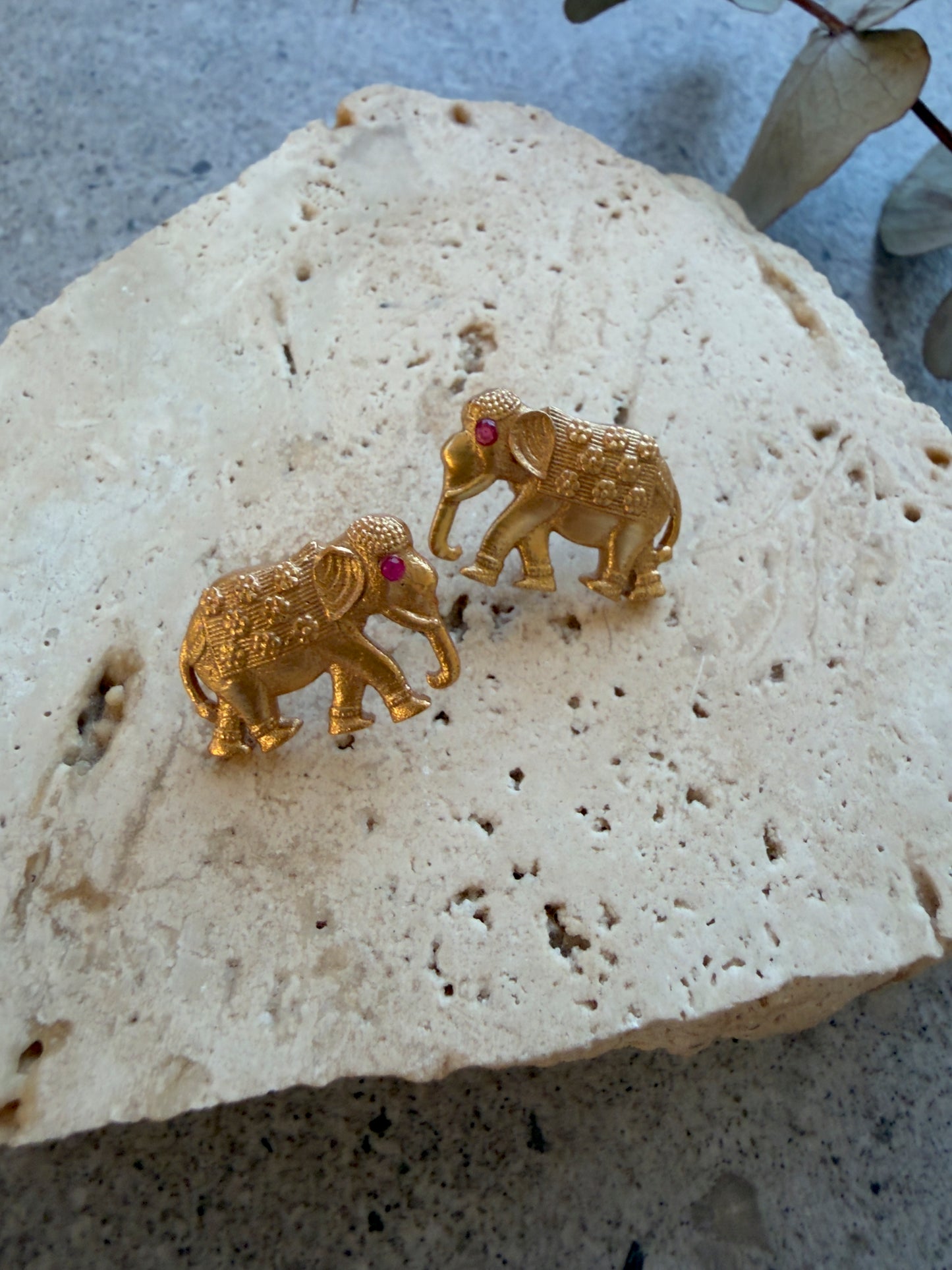 MINI ELLIE STUDS