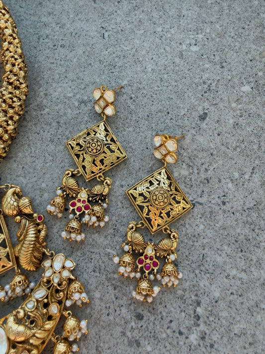 SHARVI HASLI NECKLACE SET