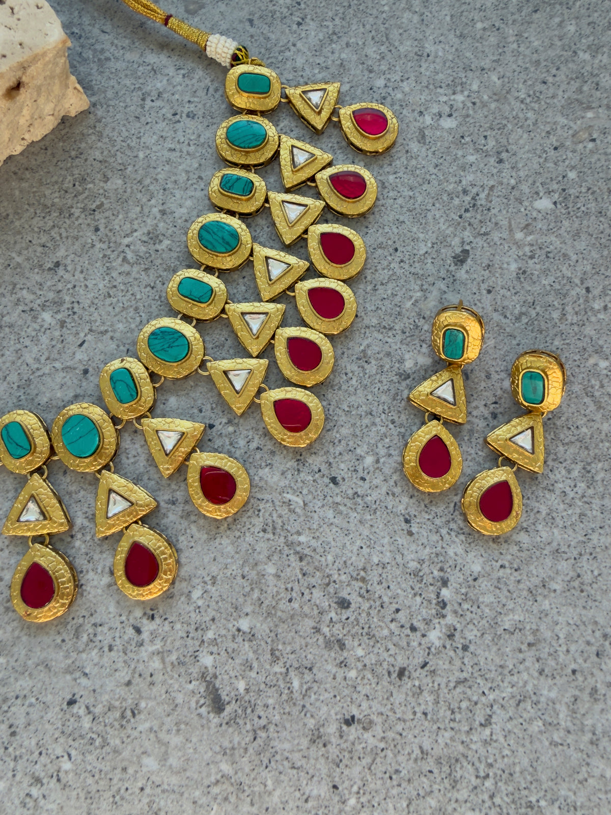 TRISHAA NECKLACE SET