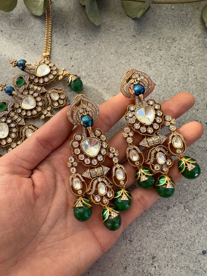 YARELI NECKLACE SET